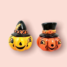 Load image into Gallery viewer, Jack-o-Lantern Salt & Pepper Shakers