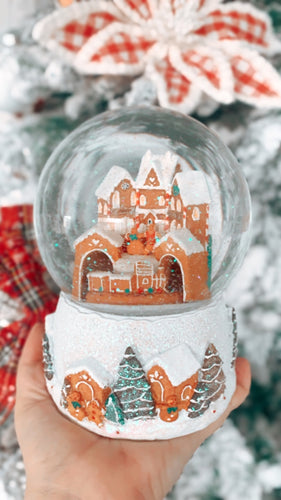 Wind up glitter dome  Plays 
